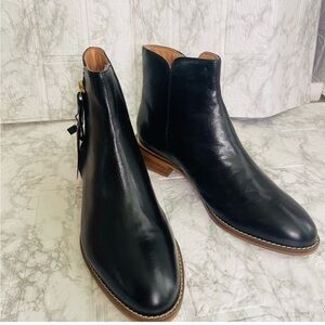 Crevo Women's Eileen Fashion Boot Leather Black
Size 8